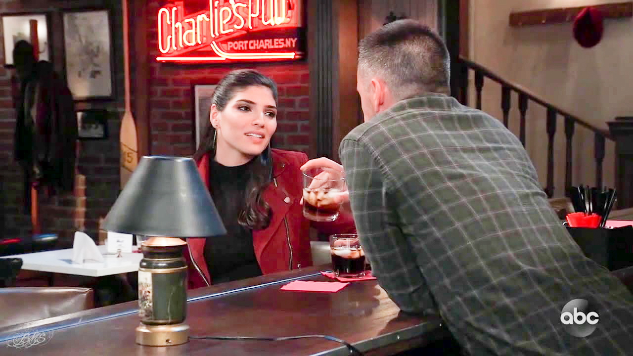 Alexis is stunned to see Julian and Brook Lynn have become friends - is she jealous?