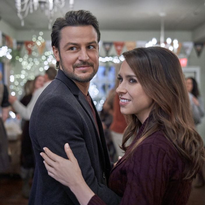 Hallmark Channel News: Lacey Chabert’s New Movie 'Winter in Vail' Premieres Jan 4