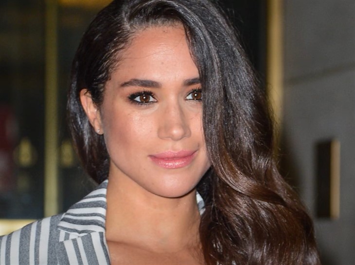 Royal Family Watchers Claim Meghan Markle GROOMS Prince Harry In 'Emotionally Abusive' Relationship!