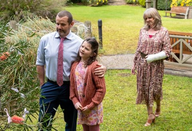 Neighbours: Nell Rebecchi