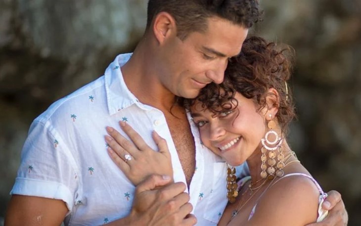 Wells Adams And Sarah Hyland