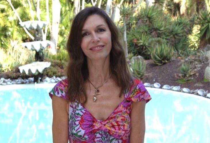  Finola Hughes 