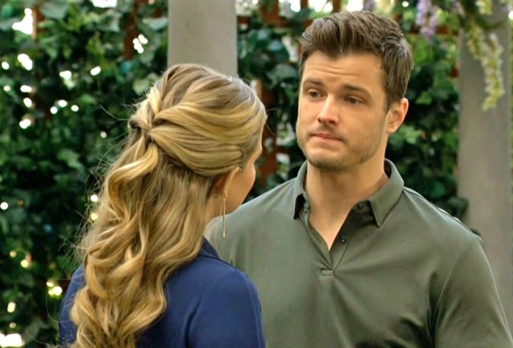 The Young And The Restless: Kyle Abbott (Michael Mealor) Summer Newman-Abbott (Allison Lanier)