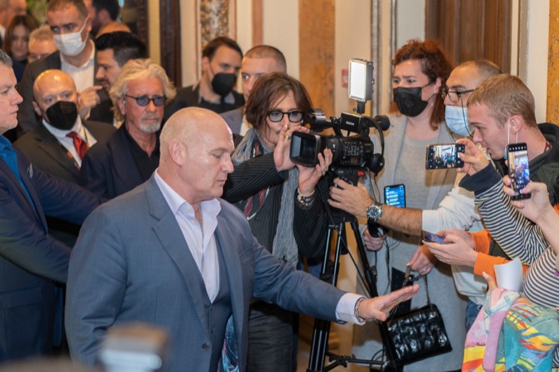 Johnny Depp Needs Help Leaving Birmingham Hotel: Here's Why!