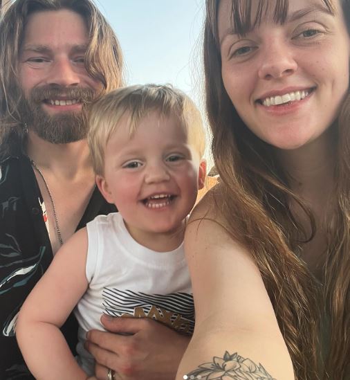 Alaskan Bush People Fans Give Raiven Pregnancy Advice