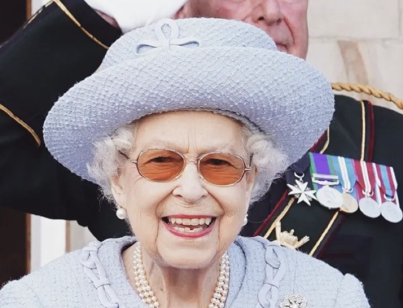Royal Family News: Spritely Queen Elizabeth Honors NHS Workers With George Cross