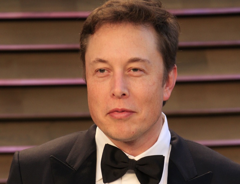 Elon Musk Ends Twitter Hiatus With Pope, Party Pics, And Pretensions!