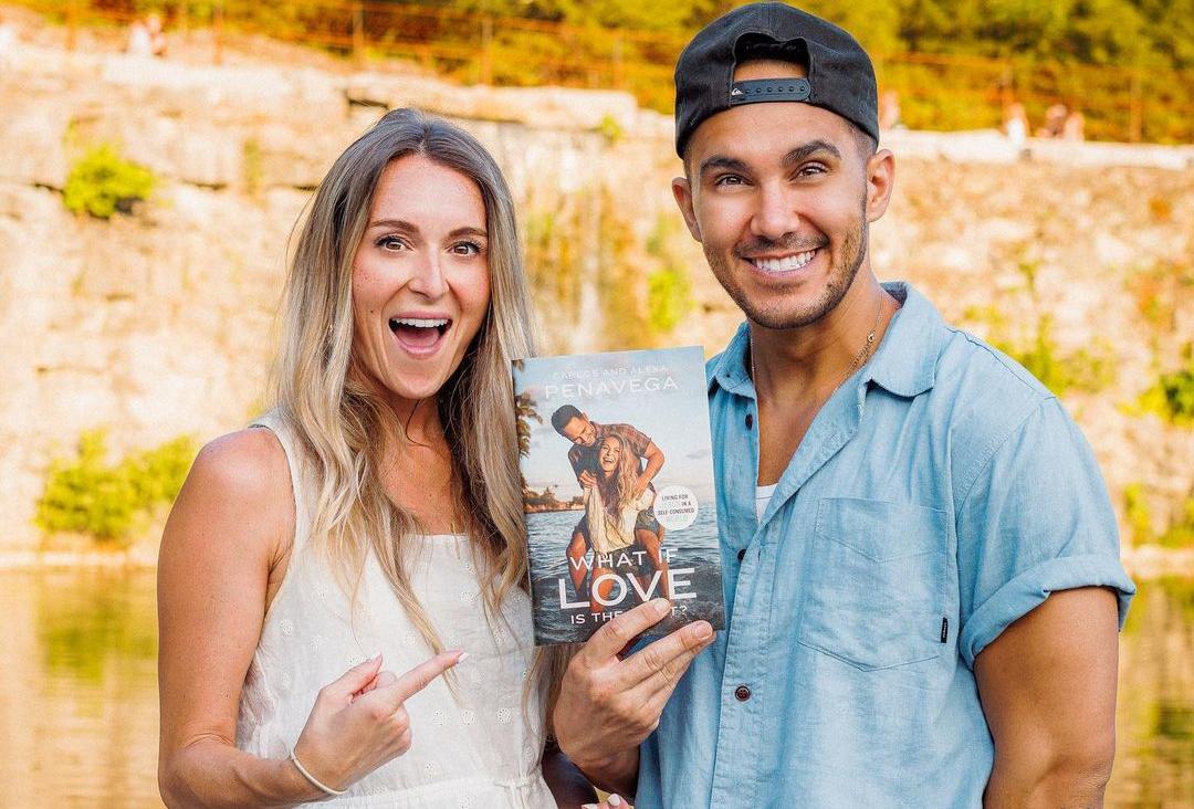 Hallmark stars Alexa PenaVega and Carlos PenaVega