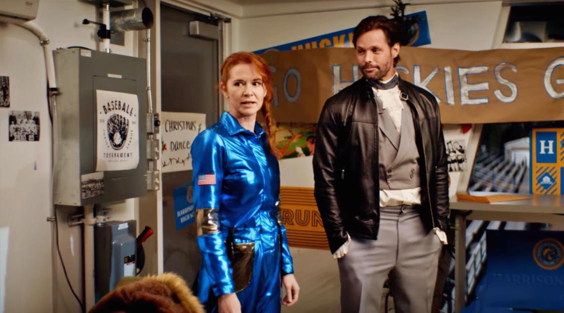 Grey’s Anatomy stars Sarah Drew and Justin Bruening star in Reindeer Games Homecoming on Lifetime.