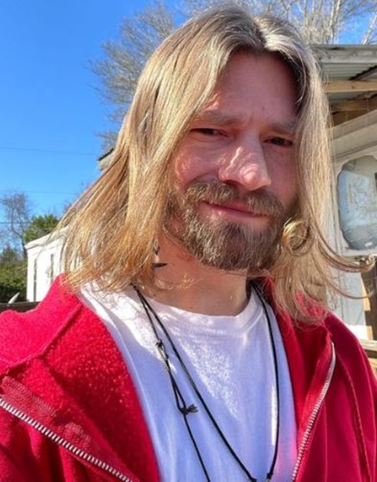 Alaskan Bush People Star Bear Brown Promises Lives On Instagram