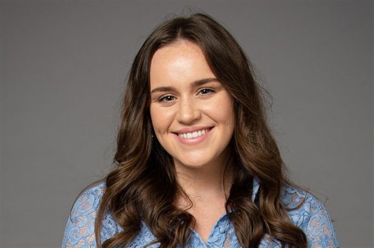 Ellie Leach 