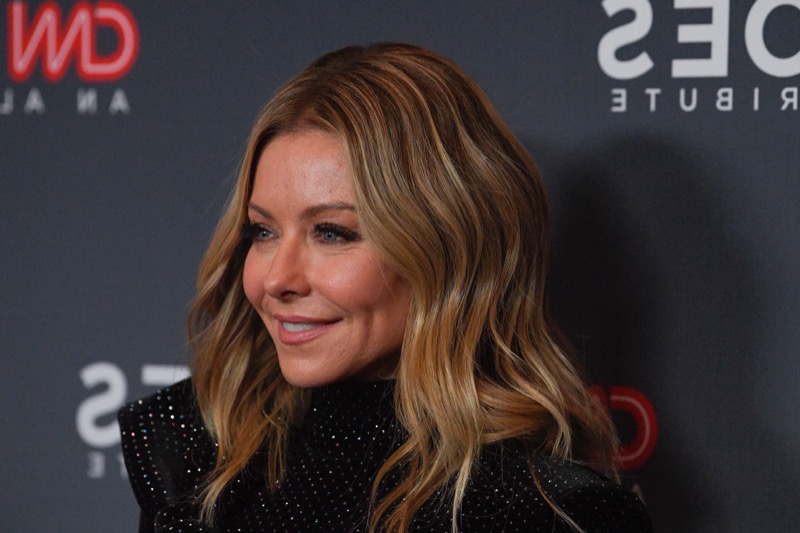 Kelly Ripa Refuses To Listen To Her Haters Over On-Screen PDA With Mark Consuelous