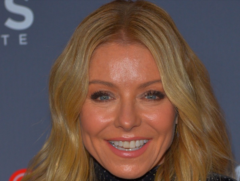 Kelly Ripa Dumps Photos On 27th Anniversary With Mark Consuelos