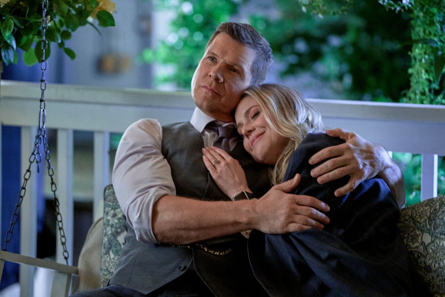 Eric Mabius, Kristin Booth in Signed, Sealed, Delivered on Hallmark