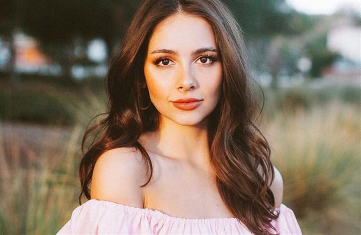 Haley Pullos 
