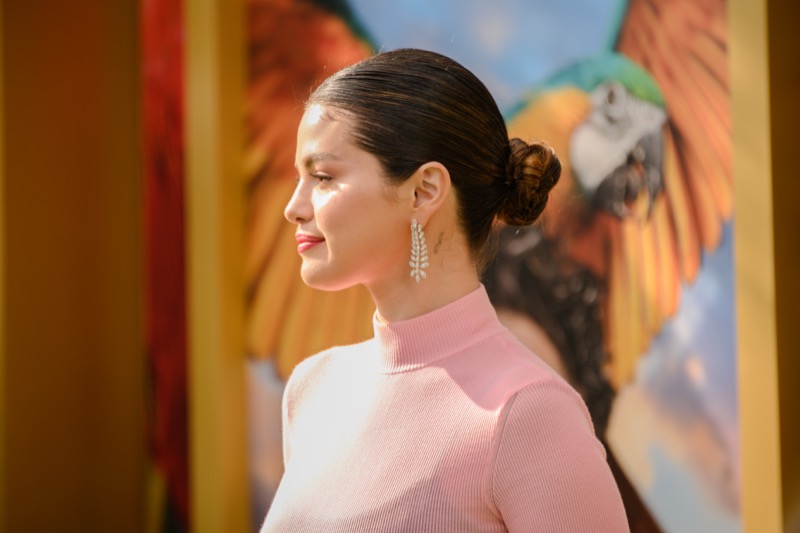 Selena Gomez's Flirting Skills With Soccer Players Is Hilarious In New TikTok Video