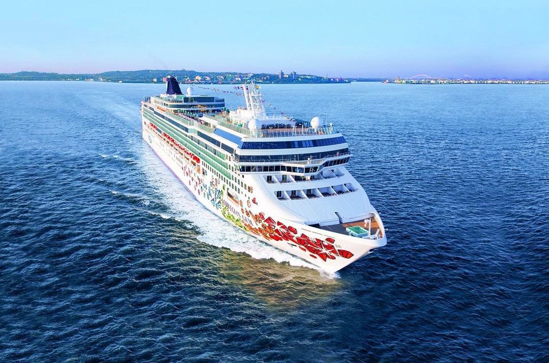 Hallmark Channel Christmas Cruise on the Norwegian Gem