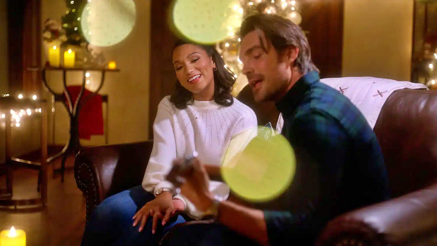Mary Antonini and Peter Porte in Yuletide The Knot on UPtv