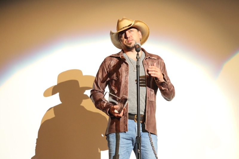 Country Music Superstar Helps Chrisley Knows Best Clan