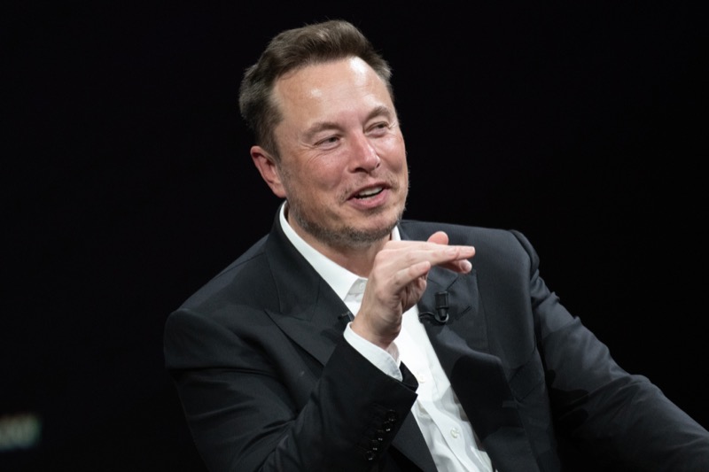 Elon Musk Gets Slammed By Taylor Swift's Fans After Warning Her Of Losing Popularity