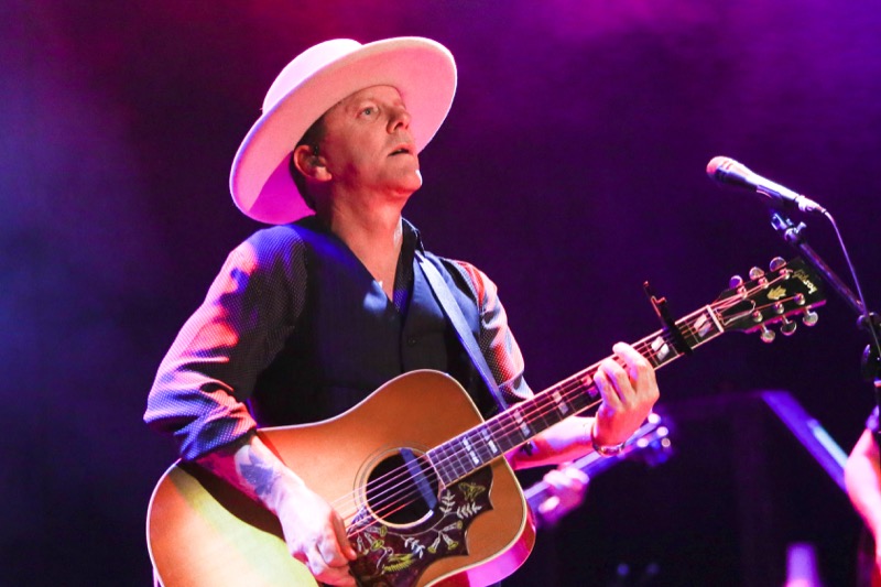 How Kiefer Sutherland, River Phoenix, And A Guitar Inspired “Stand By Me” Title