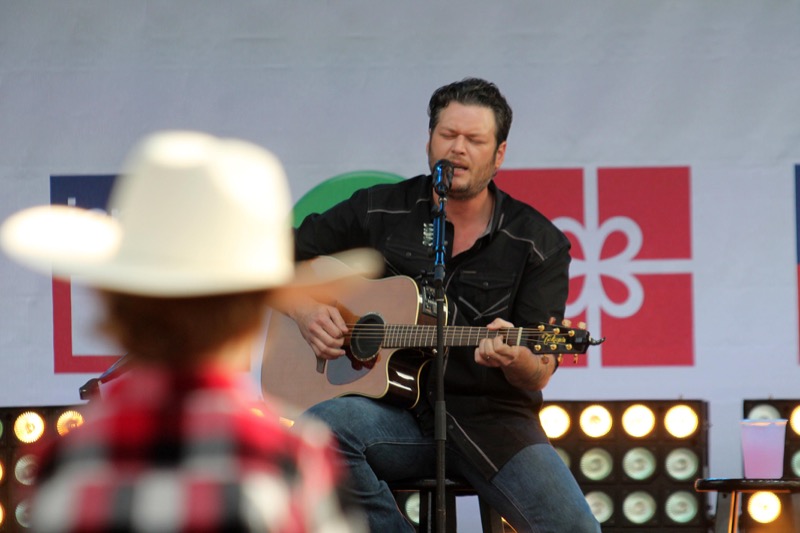 Blake Shelton PARTIES With Gal Pals Amid TROUBLED Gwen Stefani Marriage!