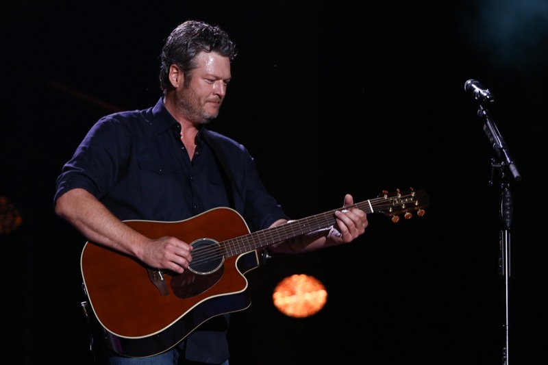 Fans Encourage Blake Shelton To Focus On His Marriage!