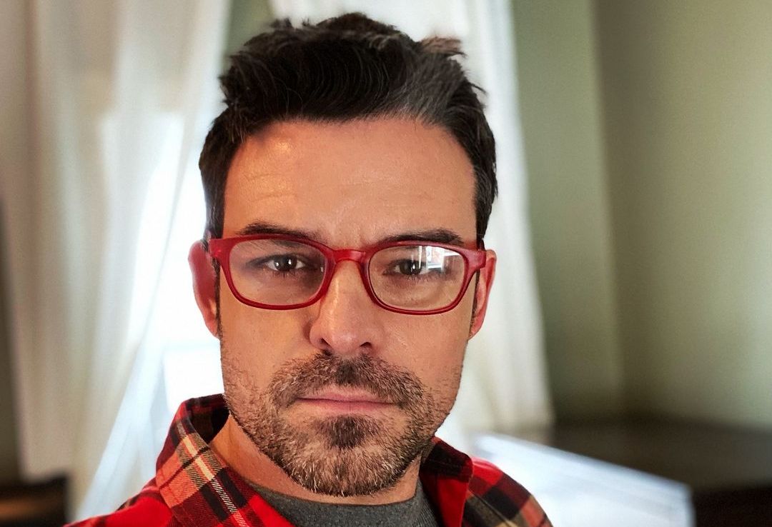 Jesse Hutch to star in Great American Family movie, Aurora Christmas