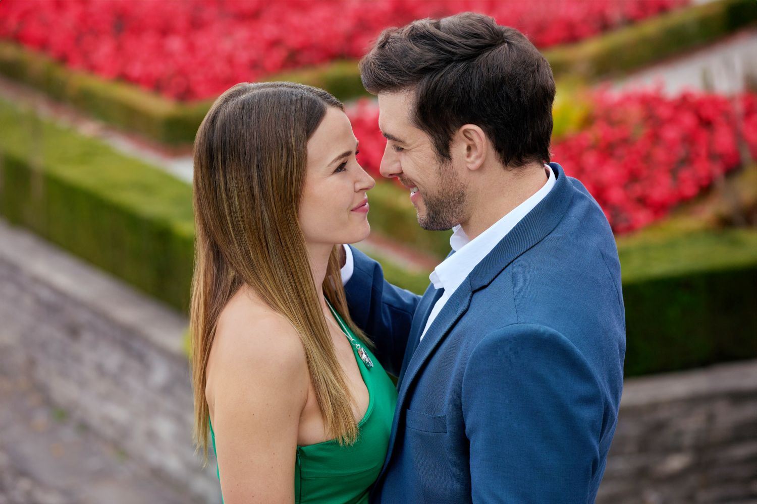 Falling in Love in Niagara Falls on Hallmark Channel