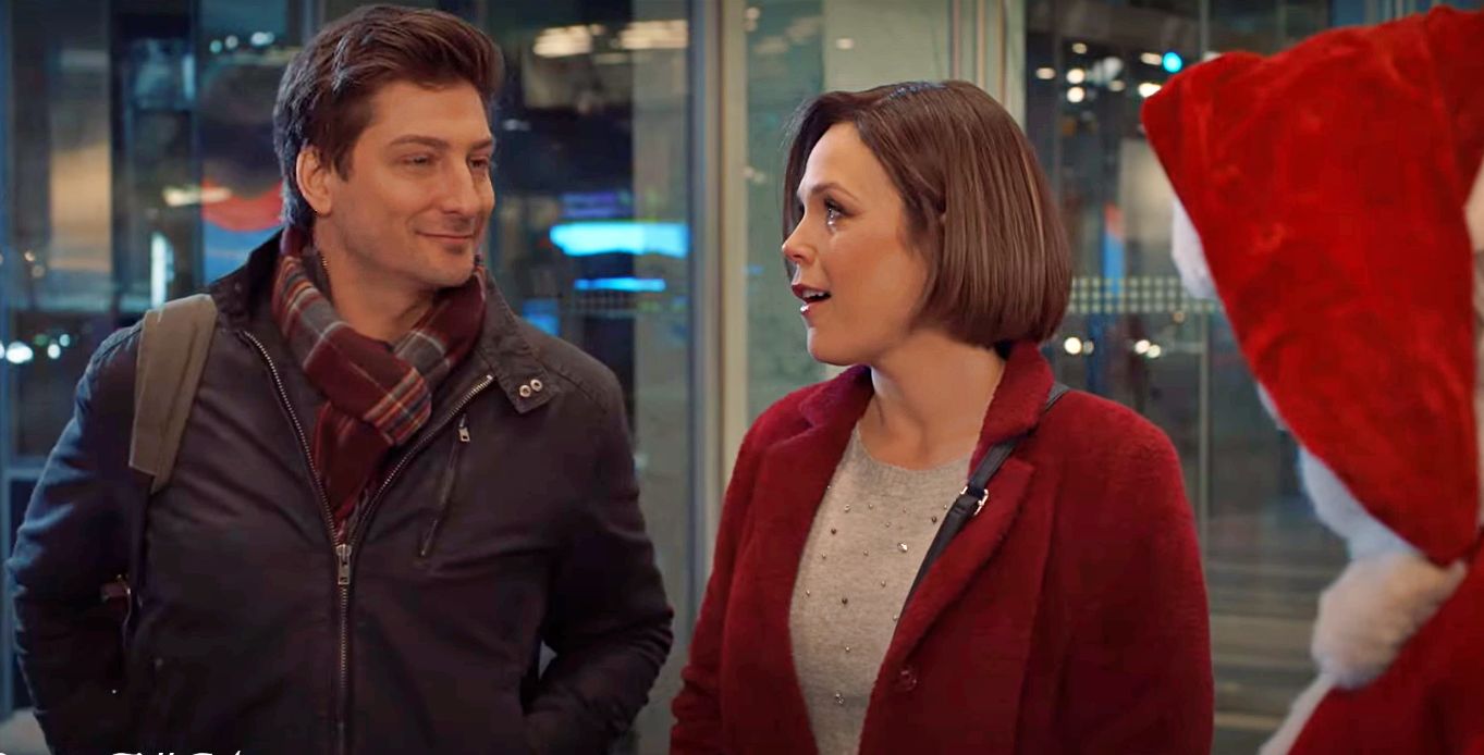 Daniel Lissing and Erin Krakow in Santa Tell Me
