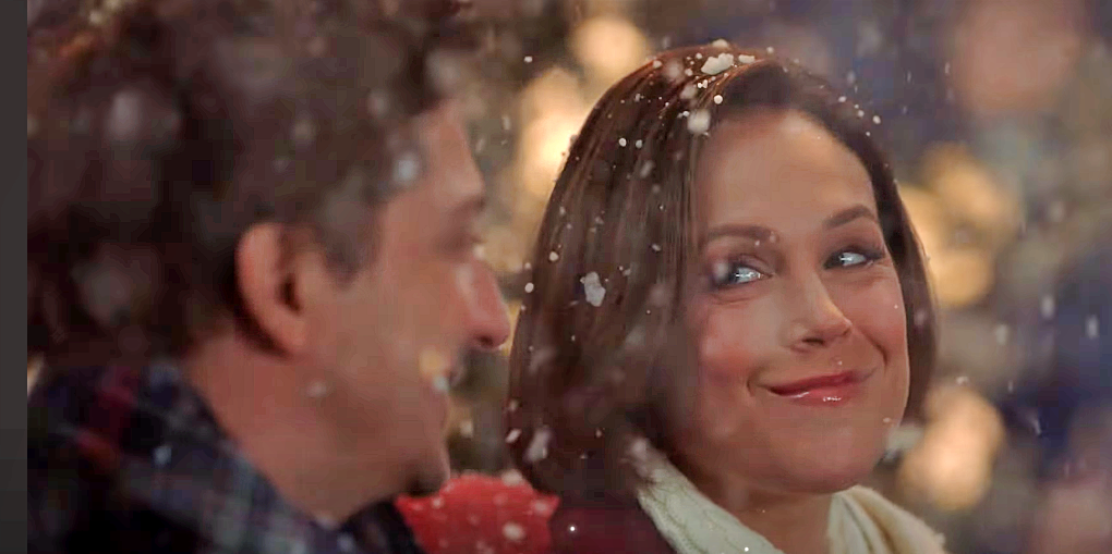 Daniel Lissing and Erin Krakow in Santa Tell Me