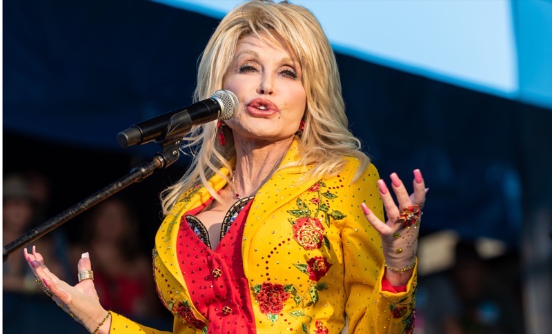 Dolly Parton Classes To Be Offered At University Level