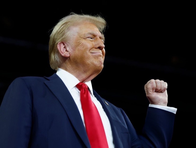Donald Trump Gets To Work On His First Day Back In The Office