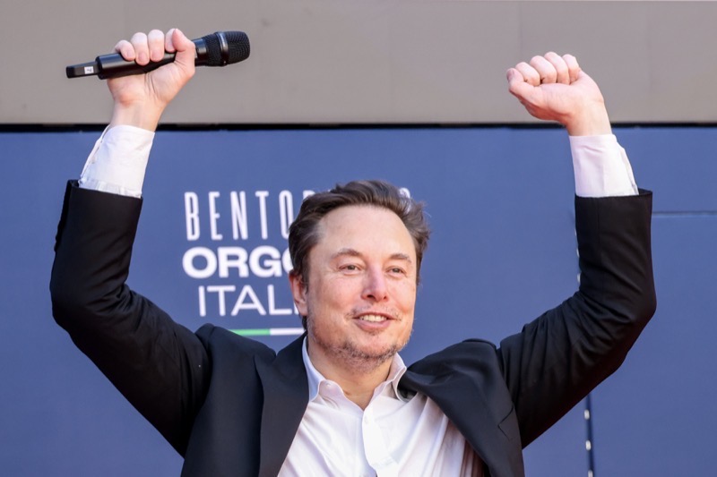 Elon Musk Says He’s Going To Work For America By Doing This