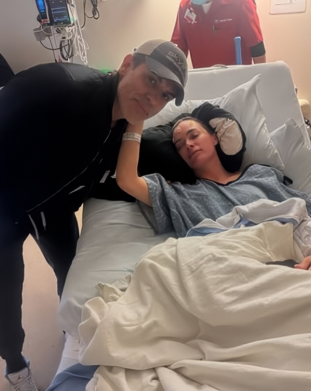Arroyave shares a photo of himself with Mellencamp in hospital - Instagram