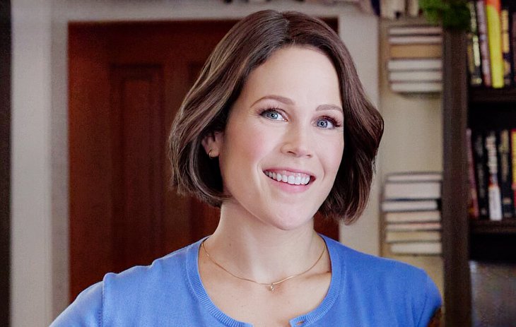 When Calls The Heart’s Erin Krakow Talks Elizabeth’s Iconic Wedding Dress
