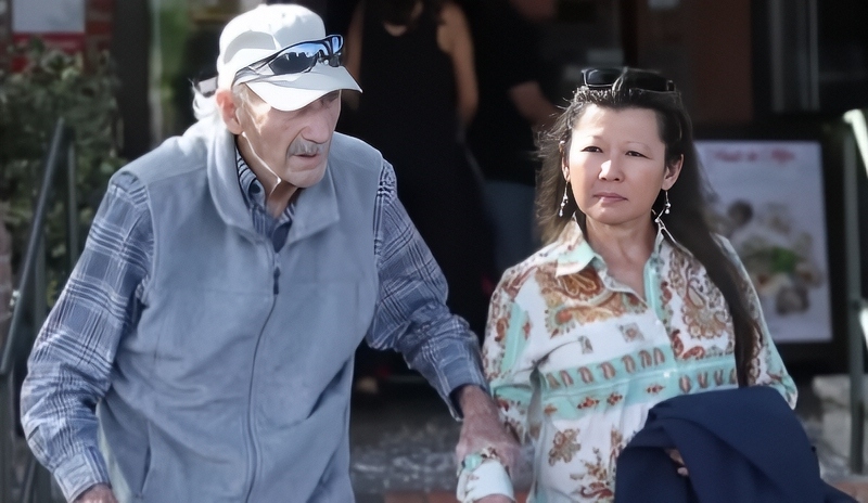 Gene Hackman and Betsy Arakawa - Via ET - YouTube