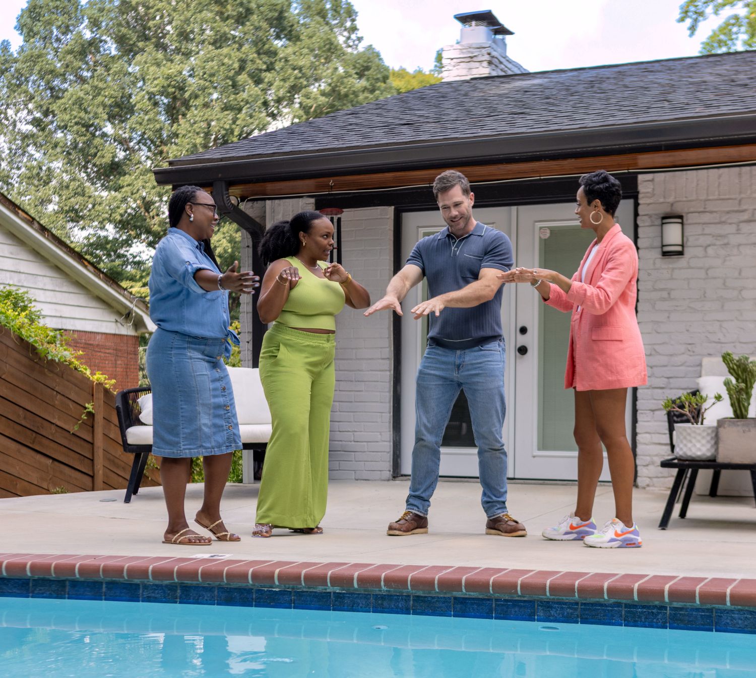 Hallmark+ : Luke Macfarlane & Olivia Westbrooks In Home Is Where The Heart Is