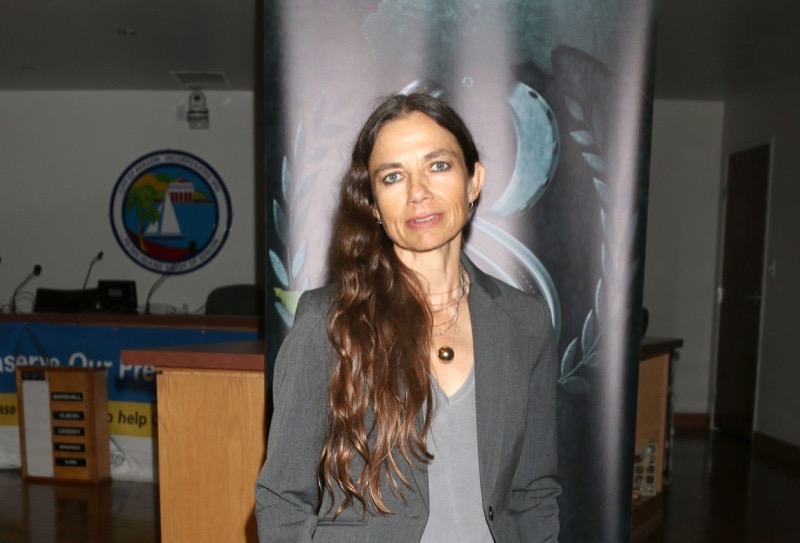 Justine Bateman Rips Prince Harry & Meghan AGAIN for Playing 'Victims Olympics'
