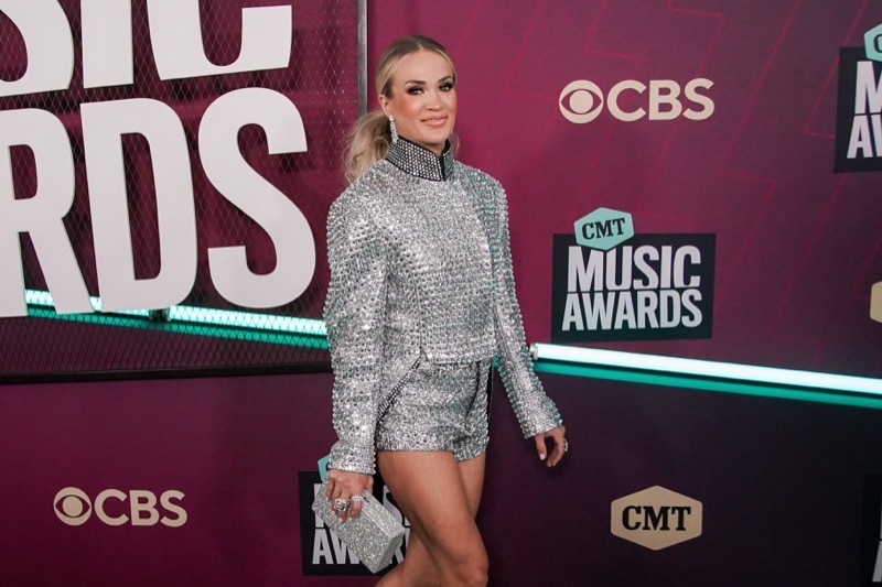 'American Idol' Star Carrie Underwood's Lips Leave Fans Stunned
