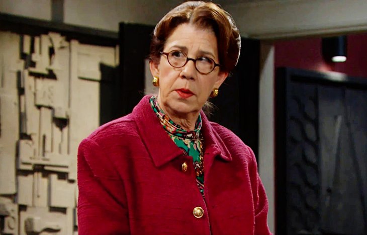 Rita Lesley (Maggie Carney)