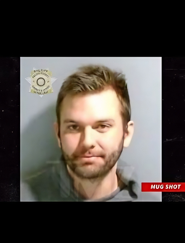 Savannah shared Chase's mug shot - @savannahvhrisley- Instagram
