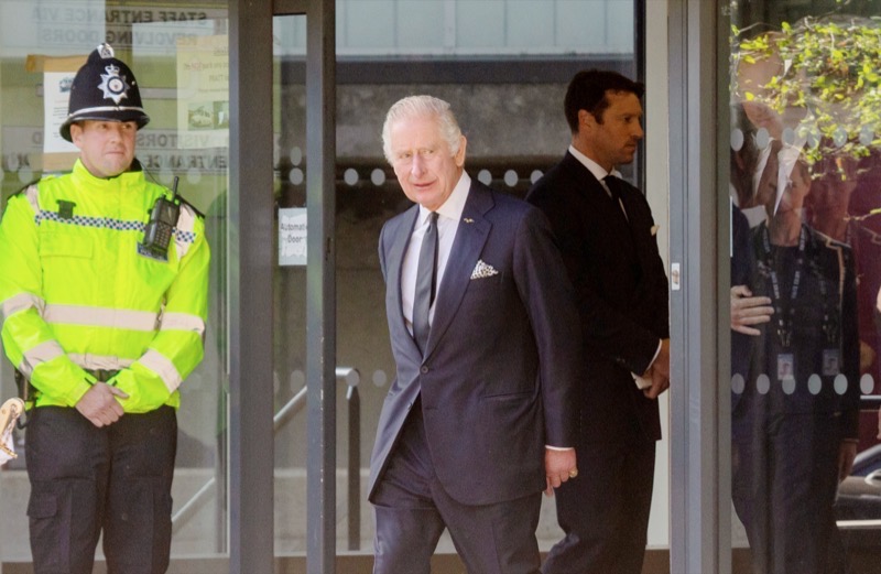King Charles Is Playing Mind Games WIth Prince Harry And Meghan?