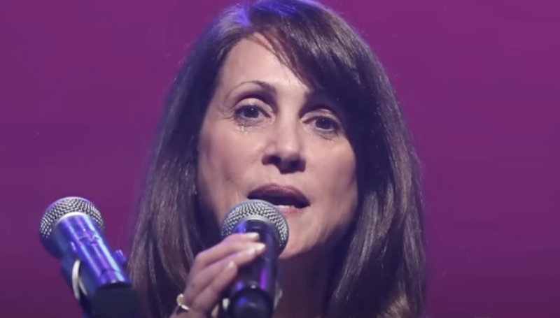 American Idol Music Supervisor Robin Kaye - E News - YouTube