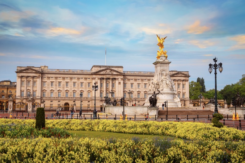 Is Buckingham Palace Going To Leak Photos Of Archie And Lilibet?