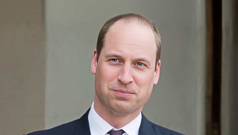 Prince William led his family to the Easter Service - YouTube