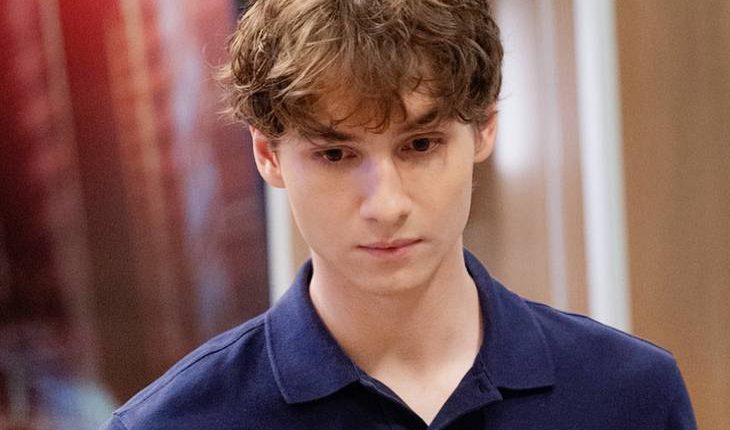 Rocco Falconeri (Finn Carr)