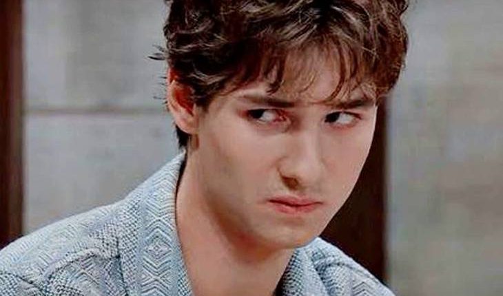 Rocco Falconeri (Finn Carr)