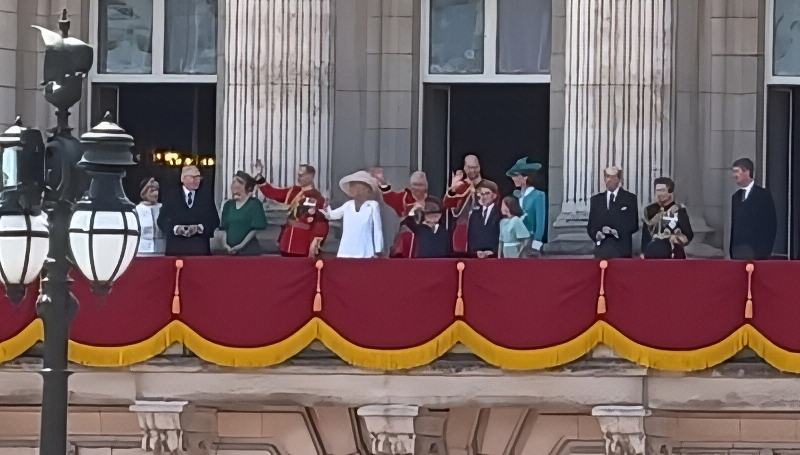 British royal family July Roundup - King's Guard Tours - YouTube