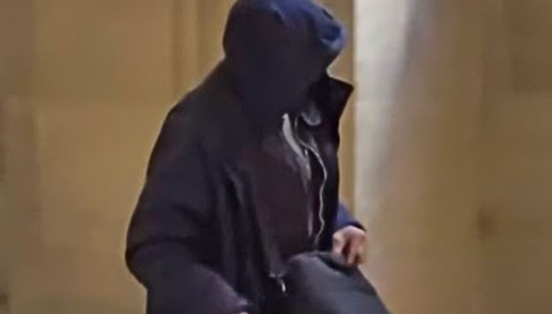 An elderly robber arrives at the French court – Via Entertainment Tonight – YouTube